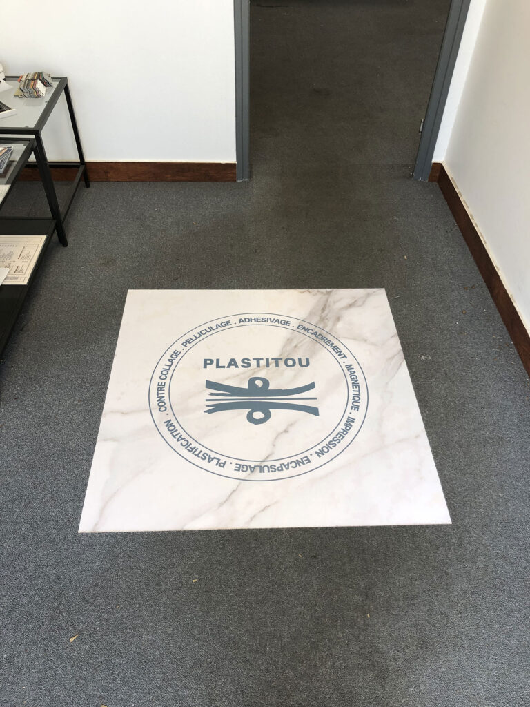 Plastification anti-dérapante au sol